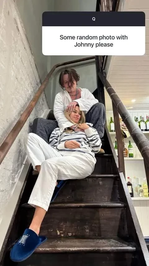 Бывшая девушка Джонни Деппа Юлия Власова опубликовала совместное фото с актёром